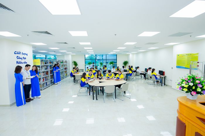 Hệ thống thư viện của trường hiện đại với hơn 88000 đầu sách khác nhau