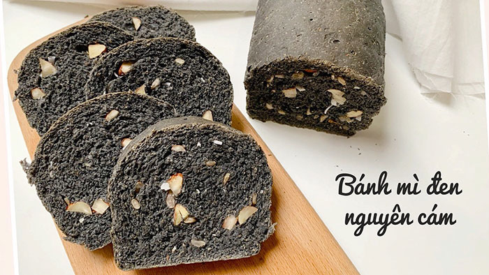 Món bánh mì đen kết hợp cùng các loại hạt mang đến chế độ dinh dưỡng lành mạnh