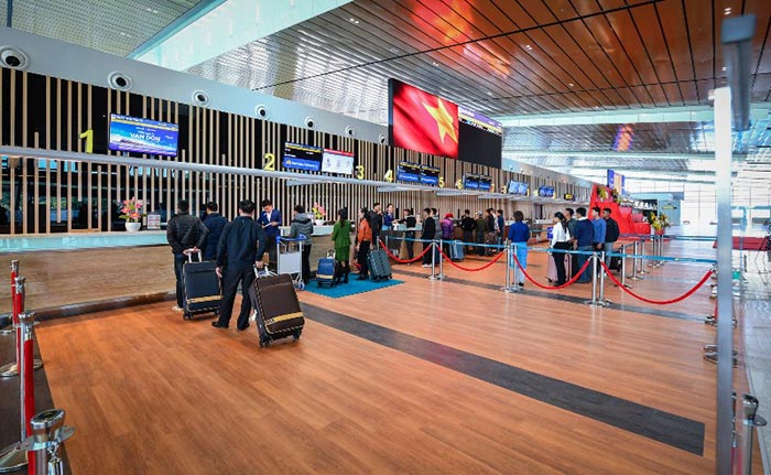 Du khách xuất phát từ sân bay Vân Đồn dễ dàng di chuyển đến các điểm du lịch