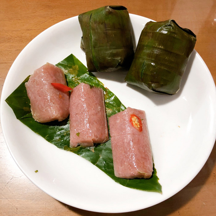 Nem chua Quảng Yên có vị ngọt thanh được ăn kèm cùng với các loại lá thơm hấp dẫn