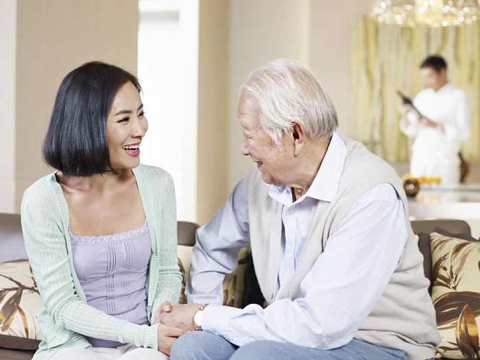 Tìm người chăm sóc sức khoẻ tinh thần cho người già ngay tại nhà