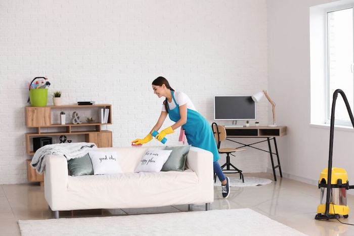 Không gian sống của các hộ gia đình tại chung cư luôn được sạch sẽ, gọn gàng dưới đôi tay chăm chỉ của người giúp việc theo giờ