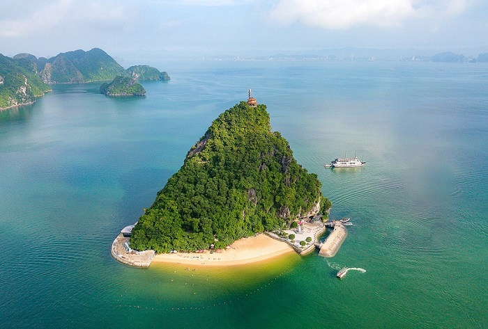 Đảo Titop một trong những hòn đảo đẹp nhất ở vịnh Hạ Long 