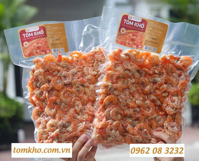 Tôm khô được hút chân không dễ bảo quản trong chuyến đi xa